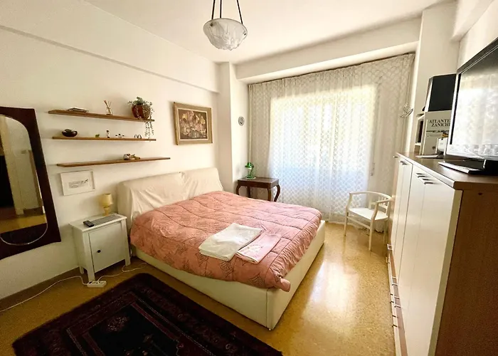 Grande Stanza Con Letto Matrimoniale Bagno Privato Zona San Paolo-trastevere-roma Tre "chez L'habitant" Rom