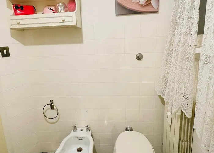 Grande Stanza Con Letto Matrimoniale Bagno Privato Zona San Paolo-trastevere-roma Tre "chez L'habitant" Apartment Rom
